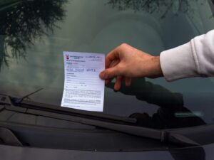 Општина Центар казнува паркирање на зелени и јавни површини