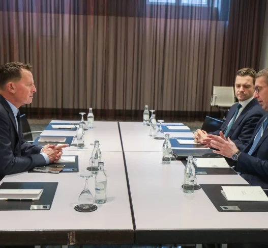 Мицкоски на средба со специјалниот пратеник на Трамп: Градиме партнерство базирано на взаемна почит