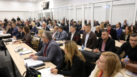 Сведоштво од катастрофалниот пожар во Kочани: Некои во паниката газеа дури и врз нас пожарникарите