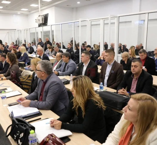 Сведоштво од катастрофалниот пожар во Kочани: Некои во паниката газеа дури и врз нас пожарникарите