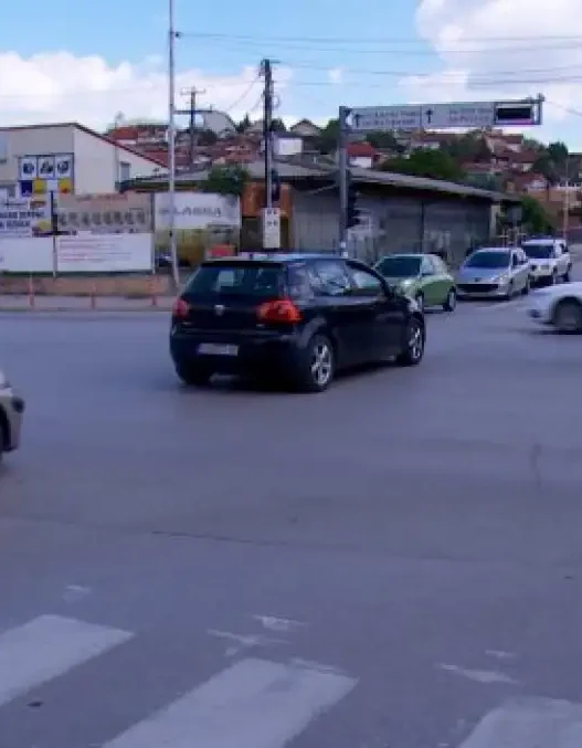 45 евра, а не 300 колку што е за поминување на црвено светло, ќе се казнува заглавување на крстосница