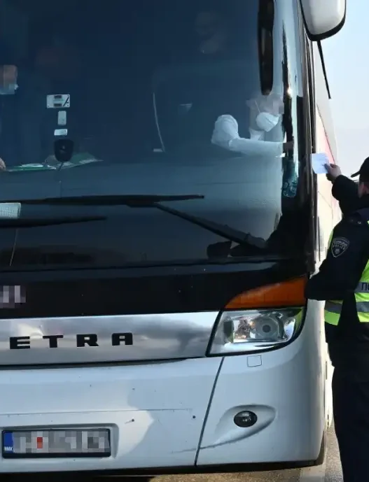 Полицијата уапсила шофер во јавниот превоз без возачка дозвола, контролираат ли директорите на превозните компании кој им ги вози автобусите?