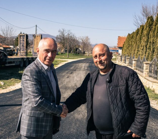 Општина Битола започна со асфалтирање на пет улици во селото Трн