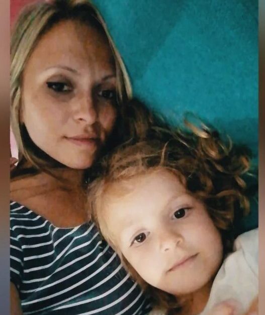 Денес потфрли целиот систем, кажа братот на жената која денес заедно со нејзината ќерка во Скопје паднаа од зграда и ги загубија животите