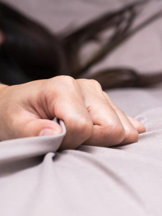 Пози што им помагаат на жените побрзо да доживеат оргазам