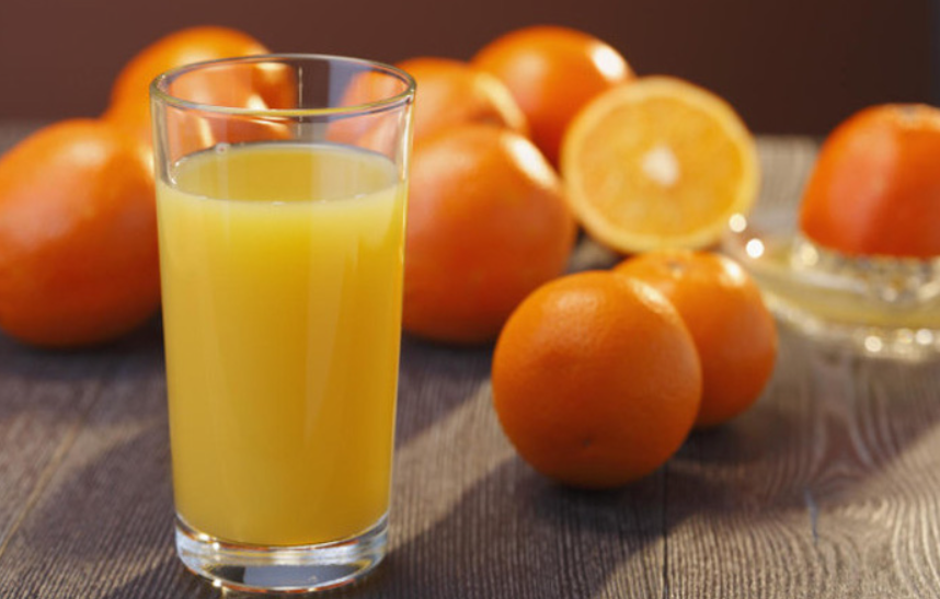 Една чаша сок од портокал – корист или ризик?