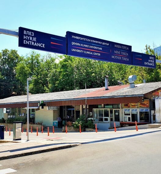 Тепачка меѓу болничари во ургентниот центар во Скопје, колега нападнал колега