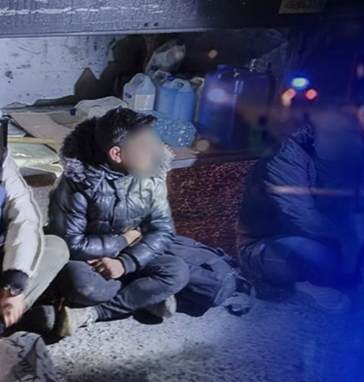 Кај Неготино уапсен скопјанец, во возилото му нашле 10 мигранти од Египет