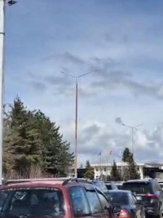 Ѓраѓани на Албанија на „бензински“ туризам во Македонија, на ГП „Ќафасан“ долги колони, се чека по 2 часа