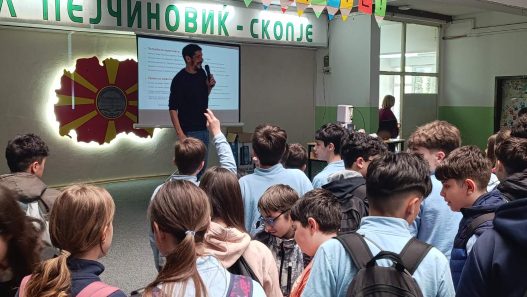 Лајка со едукативен караван меѓу основците како да се биде одговорен сопственик на миленик