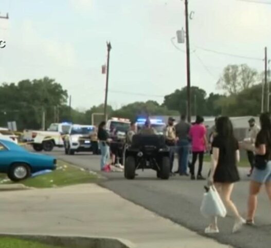 Пијан шофер влетал во толпа луѓе во американската држава Луизијана, повредени се 15 лица, дел од нив критично