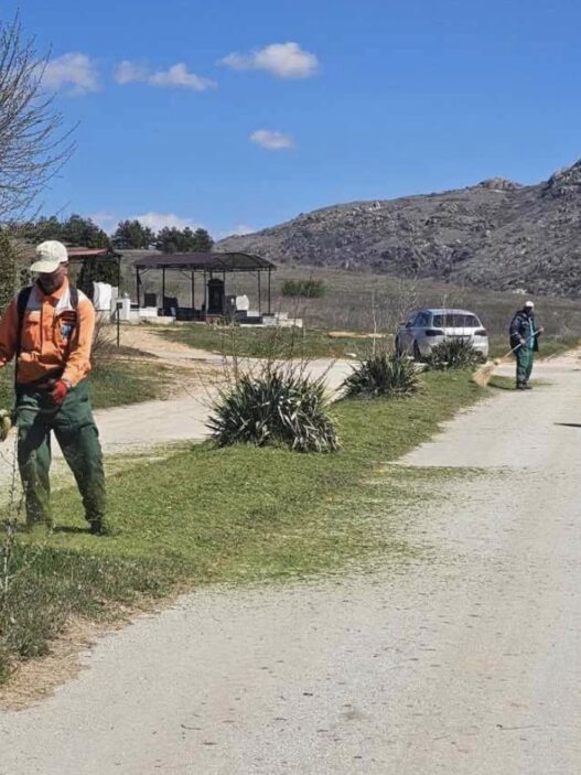 Комуналец Прилеп: Исчистени патеки и зелени површини на старите и новите гробишта
