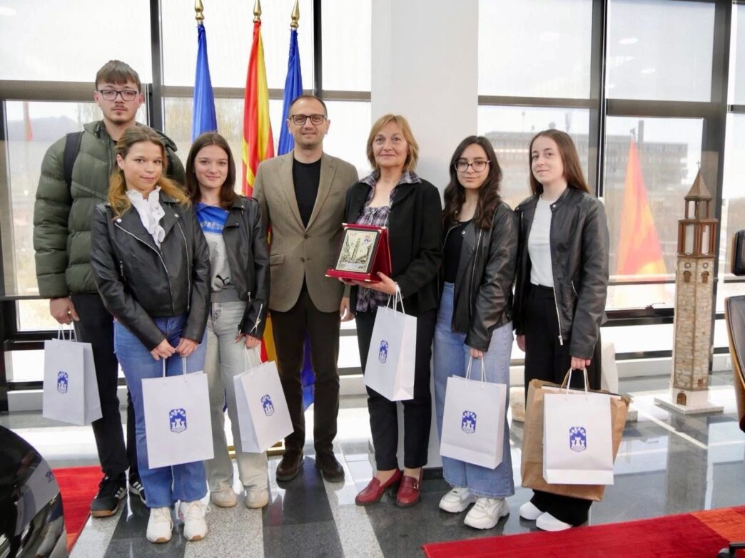 Проданоски: Учениците од СОУ „Ристе Ристески – Ричко“ со иновативен проект за рециклирање освоија прво место