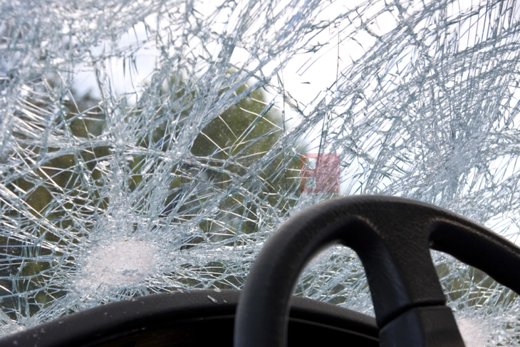 Страотна сообраќајка во Турција: Седум жртви во судар на минибус и мешалка