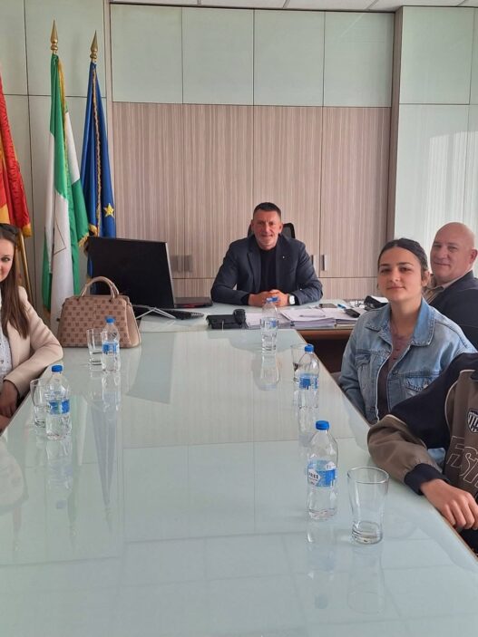 Тоневски: Учениците од СОУ „Н.Н. Борче“ се гордост на Пробиштип со успесите на државниот натпревар по географија