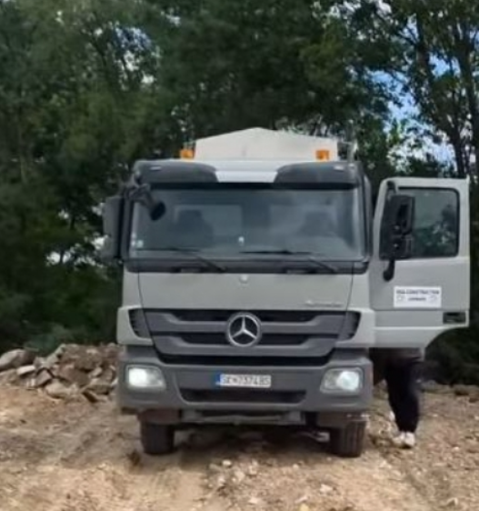 Градоначалникот на Аеродром фати камион како прави дива депонија